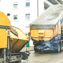 Asphaltbau Teermaschine Dobler Bau