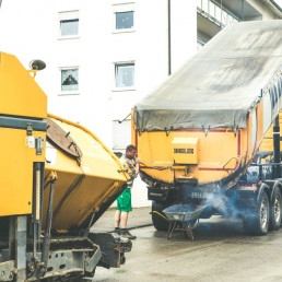 Asphaltbau Teermaschine Dobler Bau